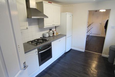 1 bedroom in a house share to rent - Photo 4