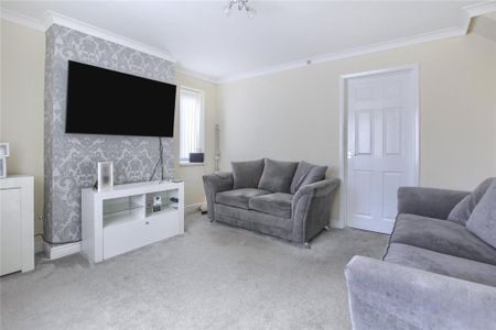 2 bedroom end of terrace house to rent - Photo 2