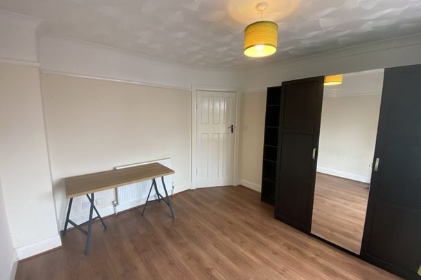 Rayners Gardens - Photo 1