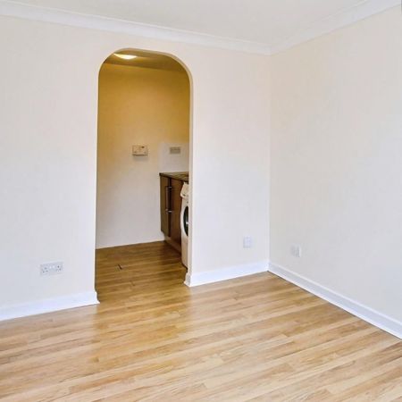 1 bedroom ground floor flat to rent - Photo 4