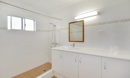 SPACIOUS HOME LOCATED JUST SECONDS FROM THE BEACH! - Photo 5