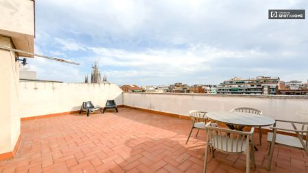 Room in a shared 4-bedroom apartment for rent in la Sagrada Família, all bills included - Foto 3
