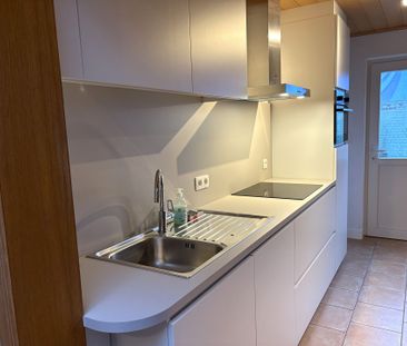 Huis met twee slaapkamers te huur. - Photo 2