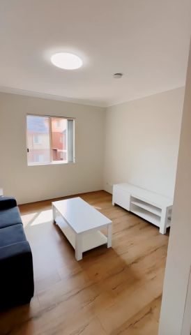 2 bed 2 bath - Photo 3