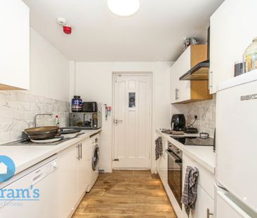 4 bed Detached House for Rent - Photo 4