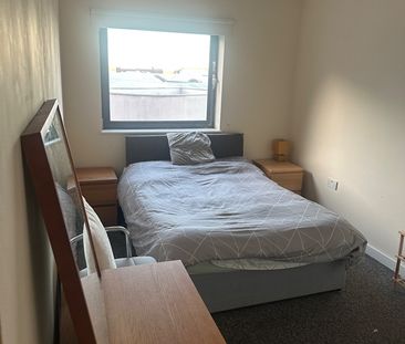 2 Bed Flat, The Reach, L3 - Photo 3