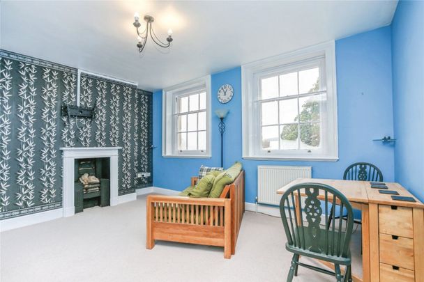 London Road, - Photo 1