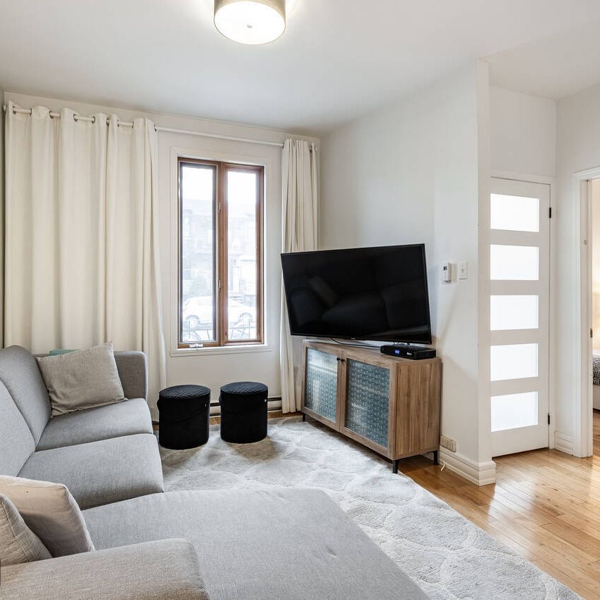 Modern ground floor appartement for rent in Villeray | Accès International Inc. - Photo 1