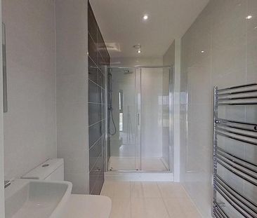 3 bedroom flat to rent - Photo 6