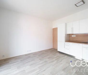 Moderní byt 2+kk s balkonem v širším centru, 39 m - Photo 1