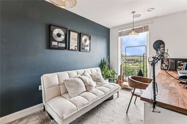 A fantastic two bedroom flat just off Portobello Road - Photo 1