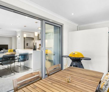 Unlock Comfort: Your Furnished Modern Retreat Awaits - Photo 6