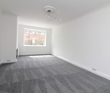2 Bedroom Semi-Detached House - Photo 5