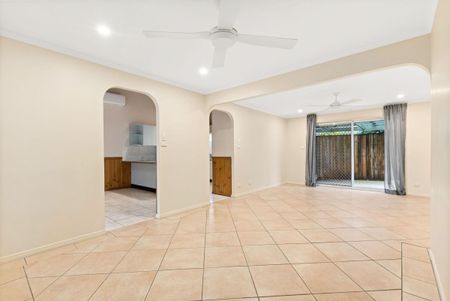 Charming 3-Bedroom Home with Pool! - Photo 4