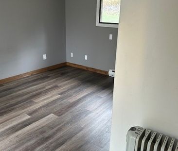 2 bedroom + den on Gordon Dr - Photo 4