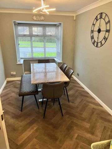 4 bedroom detached house to rent - Photo 2