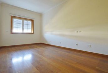 Apartamento T4 em condomínio com piscina e jardim na Beloura