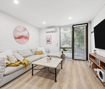 Private, renovated delight! - Photo 1