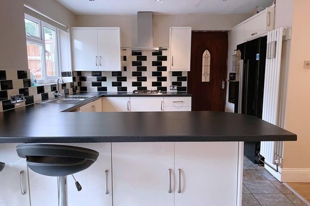 3 bedroom semi-detached house to rent - Photo 1