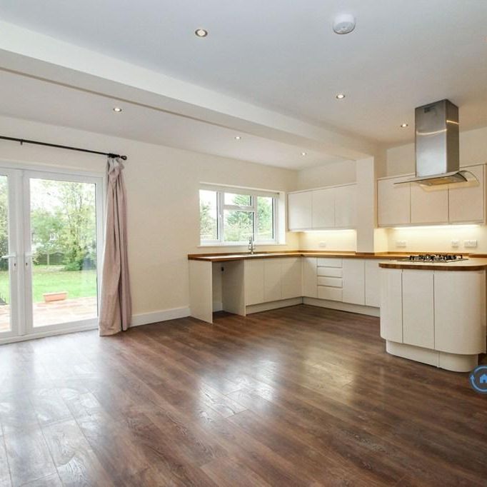 5 bedroom semi-detached house to rent - Photo 2