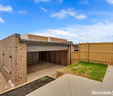 Brand New 4-Bedroom Townhouse in Prestigious Rathdowne, Wollert - Photo 3