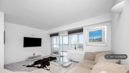 2 bedroom penthouse to rent - Photo 3