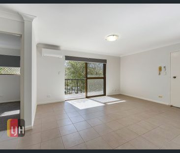 SPACIOUS 3 BEDROOM UNIT IN CHERMSIDE - Photo 1