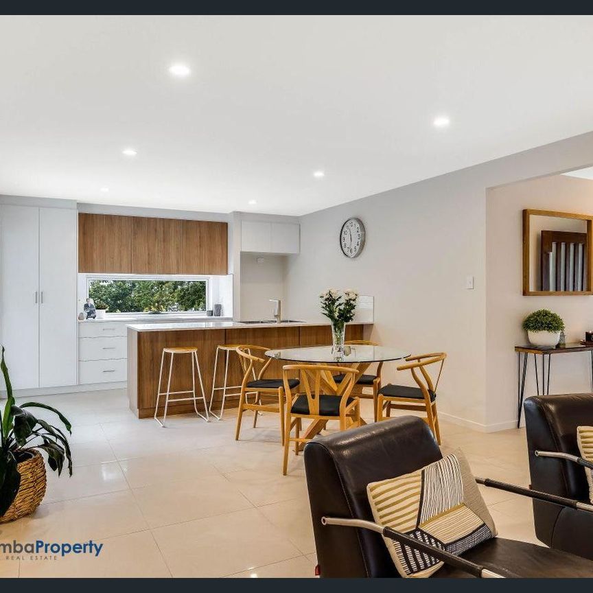 Luxurious home in an outstanding location! - Photo 1