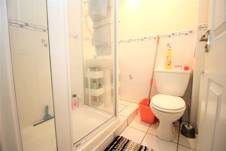 FLAT 1 Chestnut Court, - Photo 4