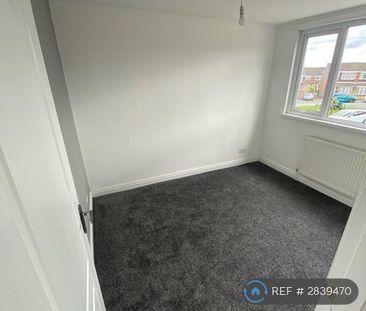 3 bedroom semi-detached house to rent - Photo 2