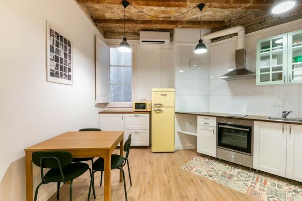 Carrer de París, Barcelona, Catalonia 08029 - Photo 1