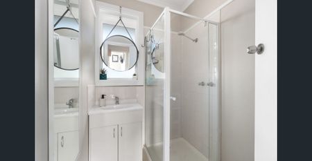 Neat 3 Bedroom In Court Location - Photo 3