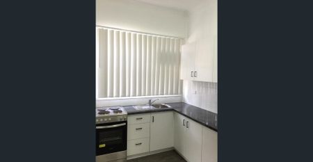 ORIGINAL FREE FLOWING OVERSIZED SINGLE LEVEL 3 BEDROOM HOUSE - Photo 3