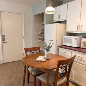 31/2 Avec Balcon Vue Sur La Forêt - Photo 3