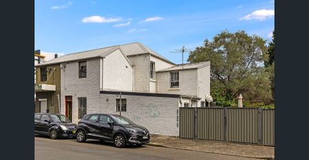 Split Level 2 Bedroom Townhouse + Study in Great Location - Photo 2