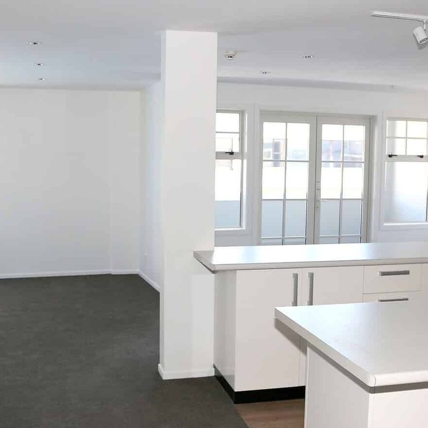 APARTMENT IN PETONE - Photo 1