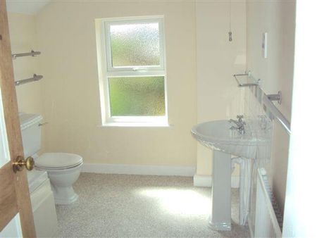 2 bedroom terraced house to rent - Photo 4