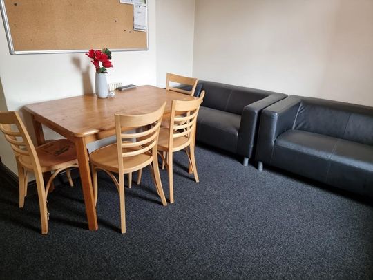 4 bedroom flat to rent - Photo 1
