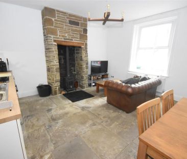2 bedroom terraced house to rent - Photo 2