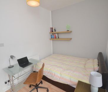 4 bedroom terraced house to rent - Photo 4