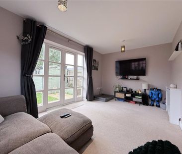 4 bedroom end of terrace house to rent - Photo 1