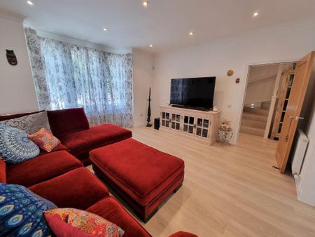 5 bedroom semi-detached house to rent - Photo 4