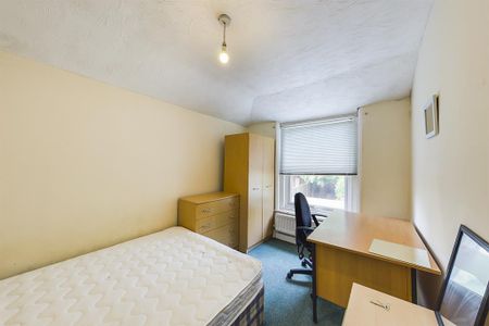 4 bedroom terraced house to rent - Photo 3