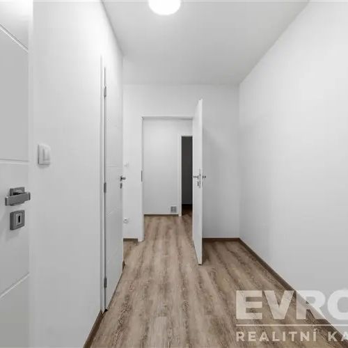 Pronájem bytu 4+1 s balkonem o výměře 79 m - Photo 1
