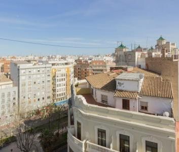 Stunning Penthouse for Rent on Gran Vía Fernando el Católico in Val... - Photo 3