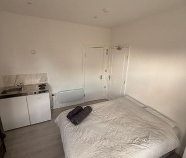 Studio Flat, Colville Road, E11 - Photo 3