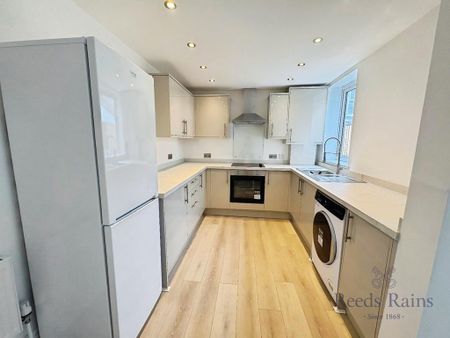 3 bedroom terraced house to rent - Photo 2