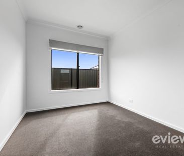 Stunning & cosy home in the Grandview estate in Truganina! - Photo 3