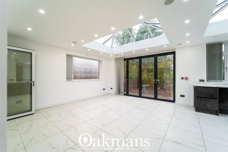 6 bedroom detached house to rent - Photo 4