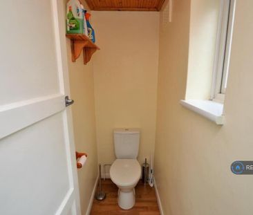 3 bedroom end of terrace house to rent - Photo 6